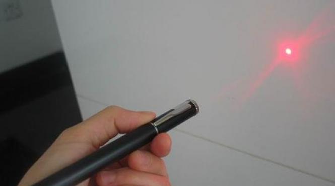 medicul monica pop avertizeaza asupra pericolului laserelor de jucarie