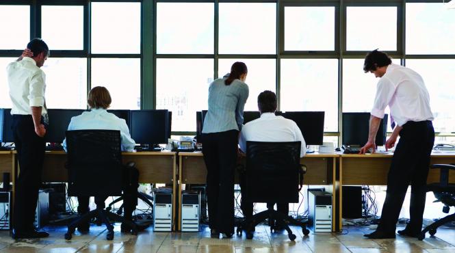 in ce conditii lucreaza romanii