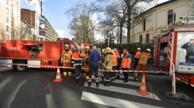 marea moschee din bruxelles evacuata in urma primirii mai multor plicuri cu un praf
