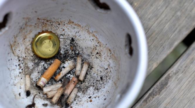 caz socant chelnerita nu l a lasat sa fumeze el a scos pistolul si a impuscat o