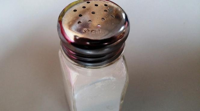 new york ul a introdus avertizari cu privire la continutul de sare al mancarii din meniurile restaurantelor