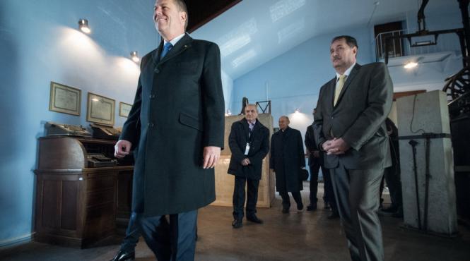 galerie foto klaus iohannis a vizitat institutul astronomic al academiei romane