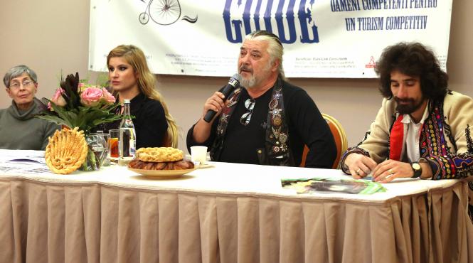 traditiile romanesti autentice aduse de nicu covaci la masa discutiilor