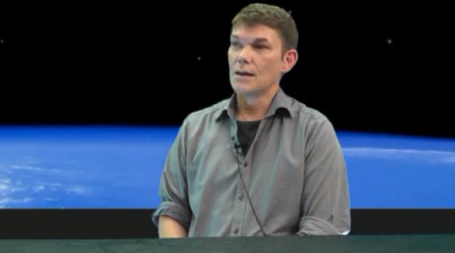 hacker ul care a intrat in bazele de date nasa am gasit dovezi ca america are nave spatiale de razboi