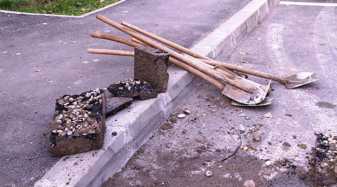 dorel loveste din nou muncitorii din targoviste cauta un hidrant asfaltat din greseala