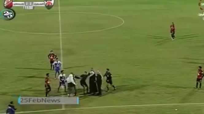 video un seic patron al uneia din echipe il loveste pe arbitru in timpul partidei de fotbal