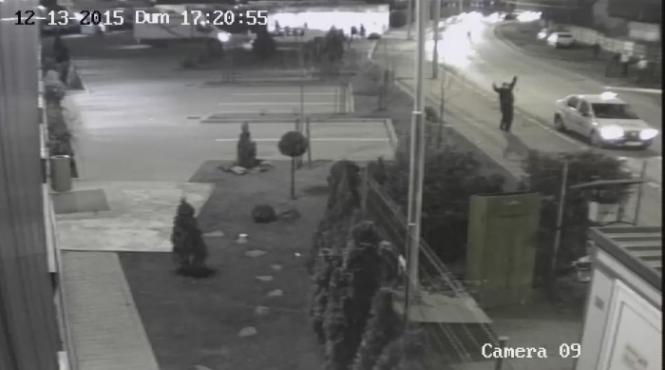 copil de 11 ani lovit grav de o masina baiatul incerca sa scape de o haita de maidanezi