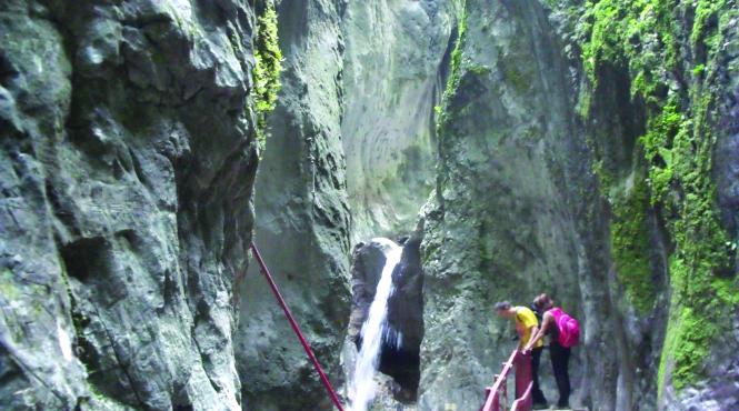 canionul din masivul piatra mare