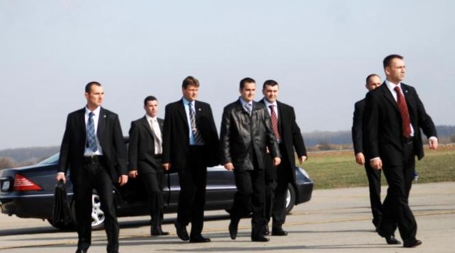 spp poate asigura protectie si presedintilor de partide parlamentare la cererea acestora