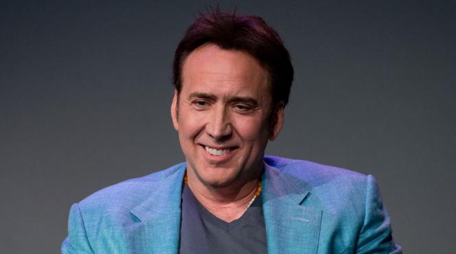 nicolas cage restituie un craniu de dinozaur achizitionat legal dar care fusese furat din mongolia