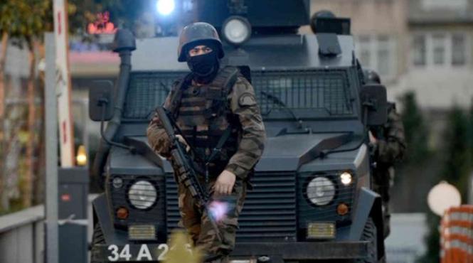 politia turca a arestat doua persoane suspectate ca pregateau un atentat sinucigas la ankara de revelion