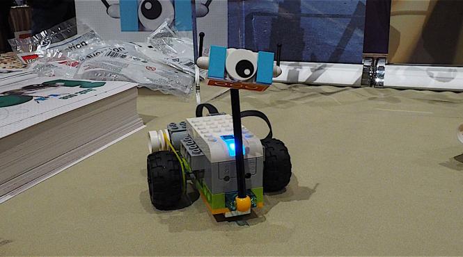 video lego prezinta la ces 2016 un chit pentru invatarea inigineriei si stiintei