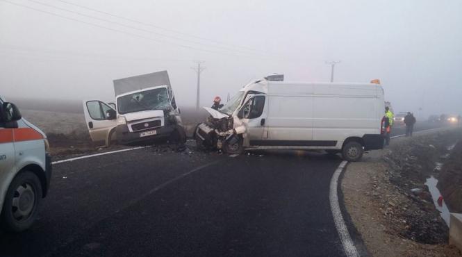 accident in timis un microbuz a lovit o autoutilitara cu muncitori