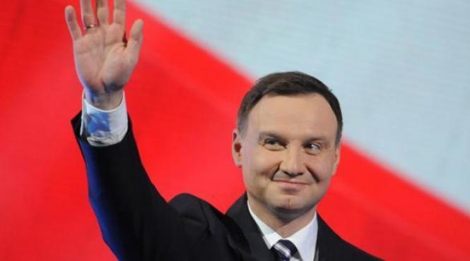 seful nato si presedintele poloniei au ocolit intrebarile grele despre democratie