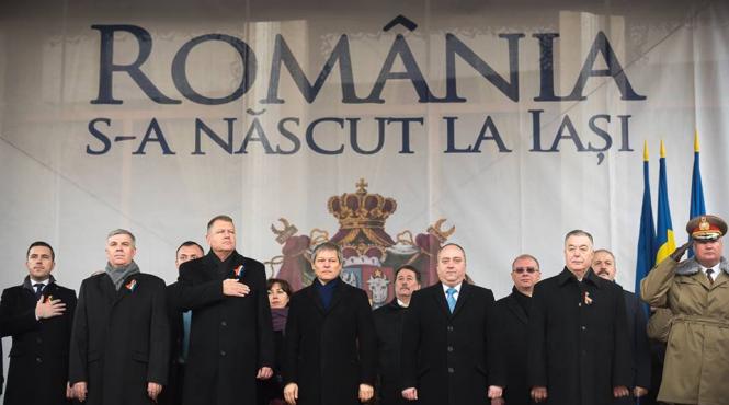 iasi iohannis si ciolos huiduiti in timpul discursurilor de catre un grup de manifestanti