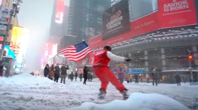 video cum a profitat un american de stratul gros de zapada de la new york