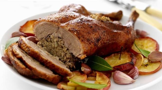 reteta rata umpluta si glazurata la cuptor