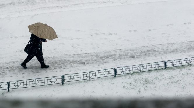 avertizare meteo informare de ploi si vijelii incepand de sambata dimineata in intreaga tara la munte va ninge viscolit