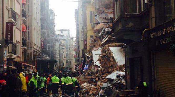 o cladite cu 5 etaje s a prabusit in centrul istanbulului