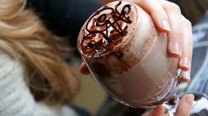 bauturile calde din cele mai populare cafenele contin pana la 25 de lingurite de zahar