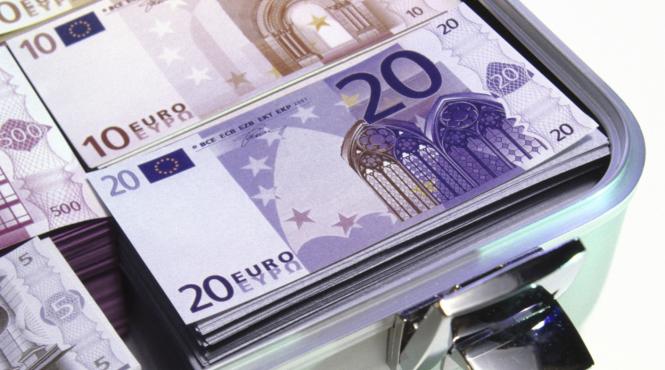 intr un deceniu statul usurat de 2 mld euro