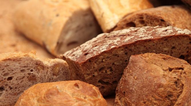 7 simptome ale intolerantei la gluten pe care oamenii le ignora