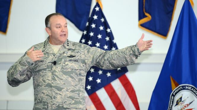 generalul nato breedlove acuza siria si rusia ca folosesc criza migrantilor ca arma impotriva europei