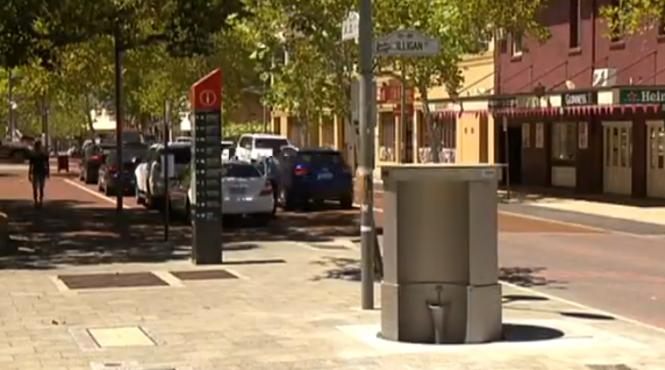 in australia au fost montate primele toalete publice retractabile