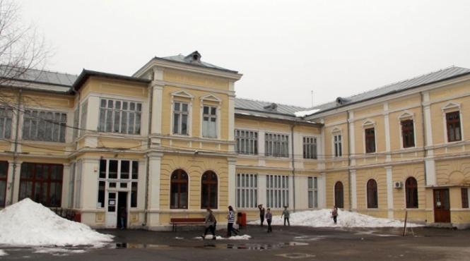 braila eleva de la colegiul murgoci a cazut de la etajul 3 al unitatii scolare