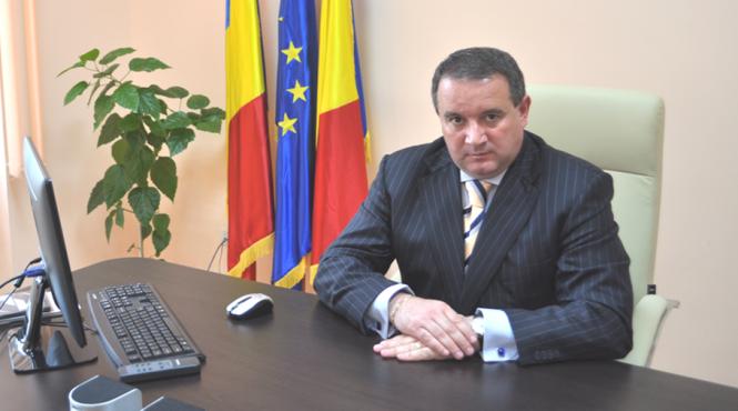 timis primar retinut dupa ce ar fi luat mita de la un om de afaceri ca sa dispuna plata pentru mobilierul furnizat primariei