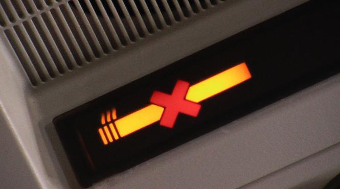 de ce exista scrumiere in avioane daca fumatul este interzis