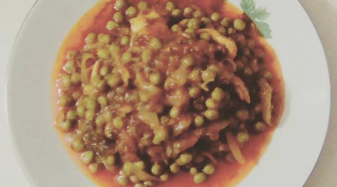 mancare de mazare cu piept de pui si marar