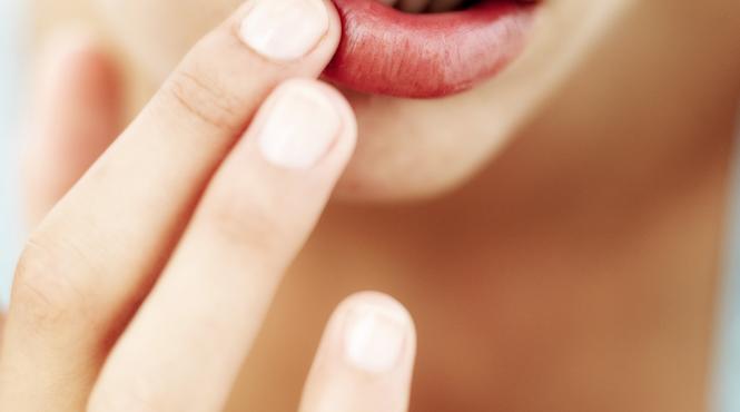 cum putem trata crapaturile care apar in coltul gurii