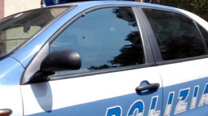 un roman a agresat sexual o tanara si a ranit o alta persoana la napoli