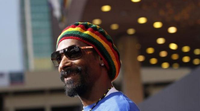 snoop dogg a anuntat pe facebook ca va veni la bogata