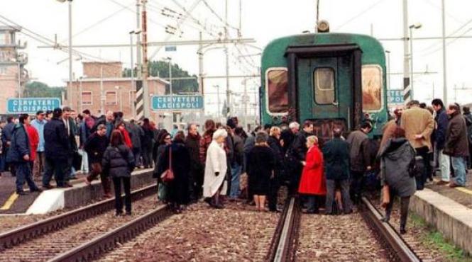 tragedie in italia o romanca de 33 de ani s a aruncat in fata trenului