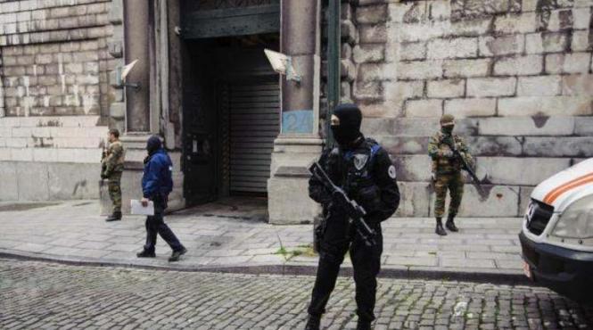 operatiune de amploare a politiei belgiene in cartierul schaerbeek din bruxelles martorii au auzit o explozie