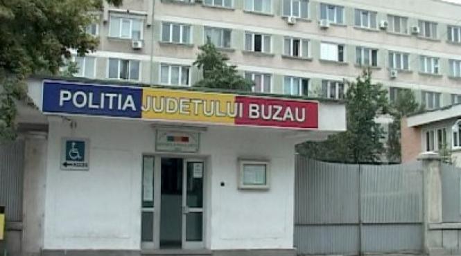 trei barbati si o femeie intre care omul de afaceri florin colescu ridicati de politisti si dusi la audieri la sediul ipj buzau