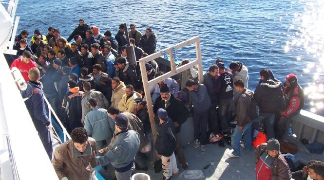 800 000 de imigranti din libia dispusi sa traverseze mediterana pentru a ajunge in europa