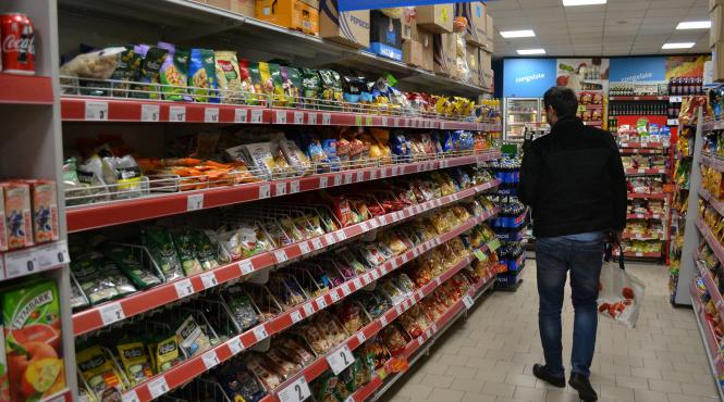 magazinele pline de importuri expirate