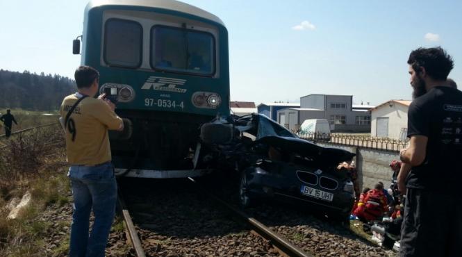 masina lovita de tren in localitatea cristian soferul a murit