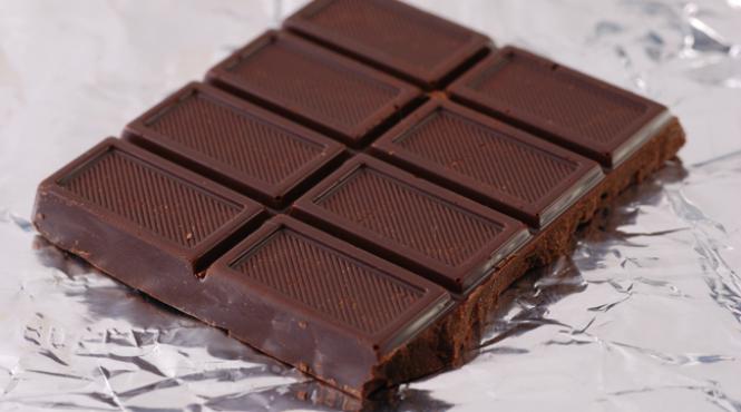 alerta alimentara ciocolata cu bucati de plastic