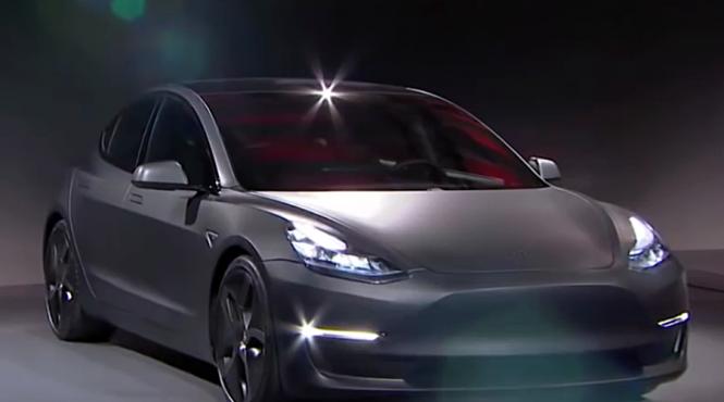 lovitura lui elon isteria tesla 3