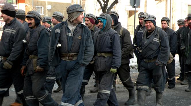 minerii in mars spre bucuresti