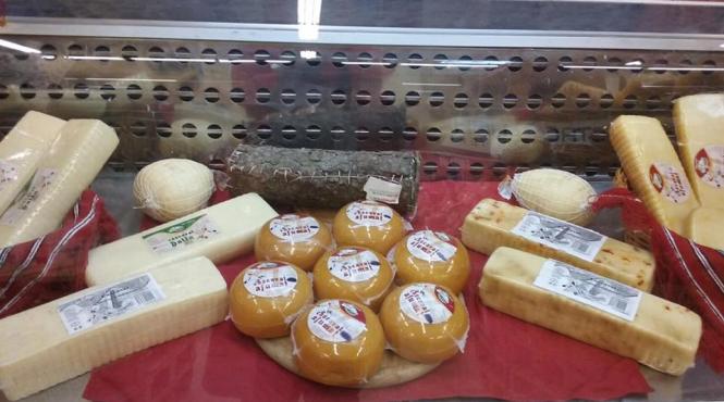 produsele lactate bradet se vor gasi din acest weekend in hipermarketurile auchan metro vrea rezilierea contractului