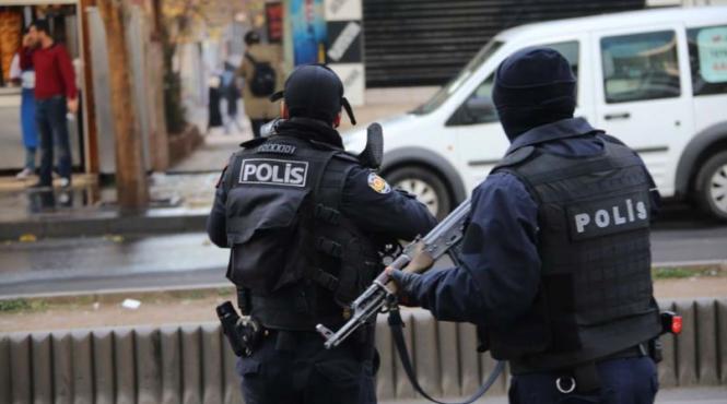 politia turca a efectuat o detonare controlata in piata taksim din istanbul