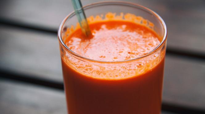 sucul de turmeric si morcovi elixirul care combate durerile si inflamatia