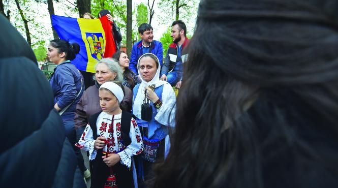 cruciatii de carton vor legitimare