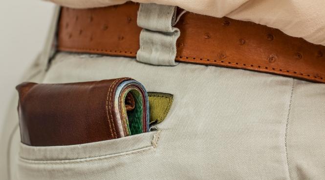 a gasit un portofel plin cu bani