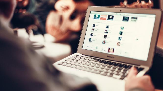 solutia genial de simpla data de seful fbi pentru neutralizarea camerelor web ale calculatoarelor